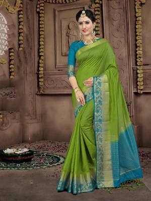 You Will Definitely Earn Lots Of Compliments Wearing This Rich and Elegant Looking Saree In Green Color paired With Contrasting Turquoise Blue Colored Blouse. This Saree And Blouse Are Linen Based With Attractive Lace Border. 