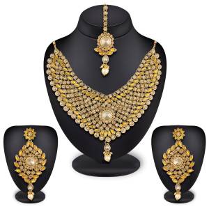 Grab This Heavy Necklace Set For More Enhanced Ethnic Look. This Necklace Set Can Be Paired With Heavy Or Light Any Kind Of Ethnic Attire.