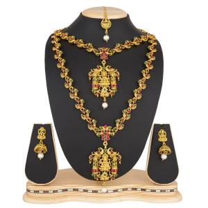 Unique Necklace Set Is Here which Comes With Two Necklaces. You Can Wear It As Per Your Convinince. If You Want To Wear A Small One Or Big One Or Both Togather. Buy This Lovely Set Now.