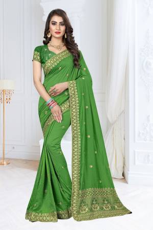 Get Ready For The Upcoming Festive And Wedding Season With This Designer Saree In Green Color Paired With Green Colored Blouse, This Silk based Saree In Easy To Drape And Durable.