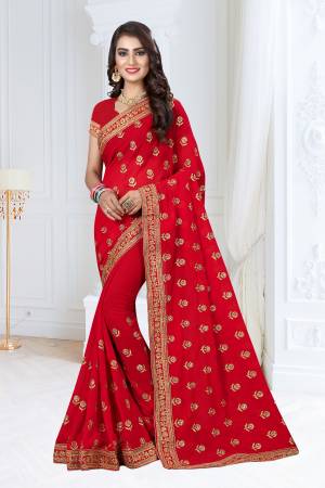 Adorn A Pretty Angelic Look Wearing This Saree In Red Color Paired With Red Colored Blouse. This Saree And Blouse are Fabricated On Georgette Beautified With Jari Embroidery And Stone Work.