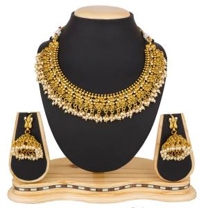 Give A Rich And Elegant Look To Your Neckline Wearing This Elegant Looking Necklace Set In Golden Color. This Necklace Set Be Paired With Any Colored Ethnic Attire. Buy Now.