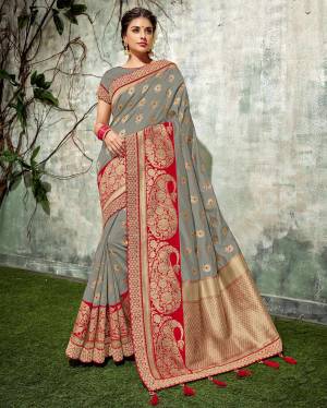 Embrace the color of Sophitication in this the melange of grey and gold hues with luxurious red silk threads that will make an impeccable
addition to your festive style.