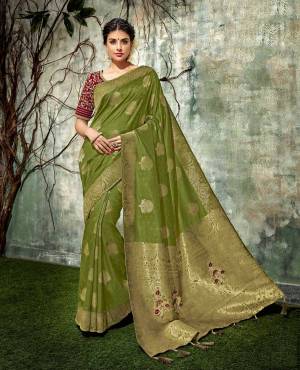 Green is the color of belief. Belive in the timelessness of a silk saree and drape it in the most regal free-fall style to look unbelievably opulent.