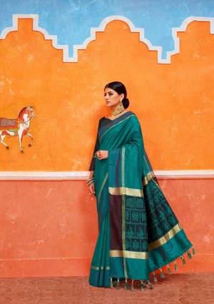 Here Is A Beautiful And New Shade To Add Into Your Wardrobe With This Silk Saree In Teal Blue Color Paired With Black Colored Blouse. This Saree And Blouse Are Fabricated On Handloom Art Silk Beautified With Weave. 