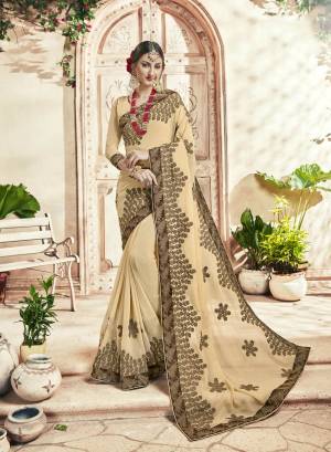 Rich And Elegant looking Designer Saree Is Here In Cream Color Paired With Cream Colored Blouse. This Saree Is Fabricated On Georgette Beautified With Heavy Jari Work. Buy This Rich Looking Saree Now.