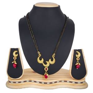 Give A Rich Elegant Look To Your Simple Or Heavy Ethnic Attire, Pairing It With This Beautiful Mangalsutra Set With Pretty Matching Earrings. It Is Light In Weight And Easy To Carry All Day Long. 