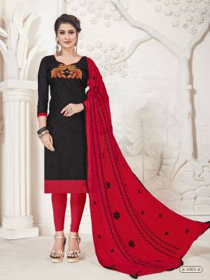 Evergreen Combination Is Here With This Dress Material In Black Colored Top Paired With Red Colored Bottom And Dupatta. Its Top Is Fabricated On Art Silk Paired With Cotton Bottom And Chiffon Dupatta. 