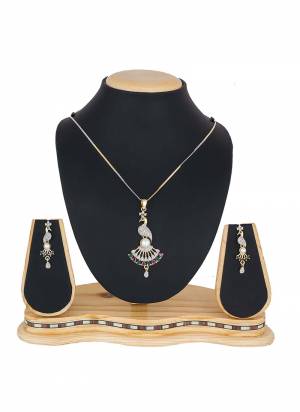 Give A Pretty Elegant Look To Your Neckline With This Lovely Pendant Set Which Can Be Paired With Any Colored Attire. This Pretty Set Is Light Weight And Easy To Carry All Day Long. 