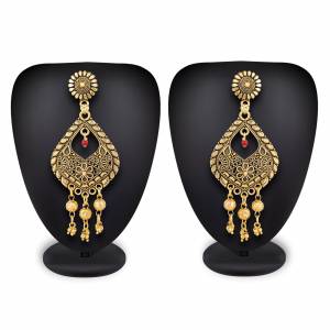 Here Is A Very Pretty Set Of Earrings Set In Golden Color Which Can Be Paired With Any Colored Traditional Attire. Also It Is Light In Weight And Easy To Carry All Day Long. 