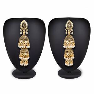 Enhance Your Simple Look By Pairing This Pretty Set Of Earrings Set In Golden Color. This Can Even Be Paired With A Simple Kurti Or Any Heavy Attire. Buy Now.