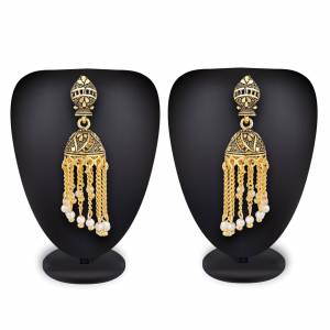 Enhance Your Simple Look By Pairing This Pretty Set Of Earrings Set In Golden Color. This Can Even Be Paired With A Simple Kurti Or Any Heavy Attire. Buy Now.