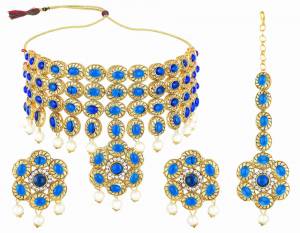 Grab This Pretty Choker Patterned Necklace Set In Golden Color Which Comes With A Pair Of Earrings And A Maang Tika. This Pretty Set Can Be Paired With Any Type Of Ethnic Attire.