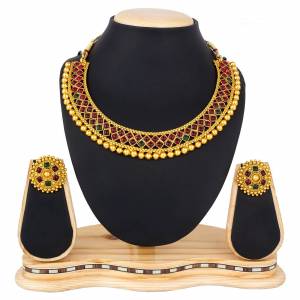 Here Is A Heavy Designer Necklace Set In Golden Color. This Necklace Set Can Be Paired With Any Colored Traditional Attire. Buy Now.