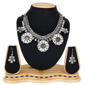 For The Upcoming Festive Season, Grab This Beautiful Necklace Set In Silver Color, This Necklace Is Light Weight And easy To Carry Throughout The Gala