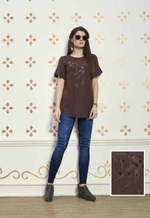 Rich And Elegant Looking Shade Is Here With This Readymade Brown Colored Top Fabricated On Muslin Cotton. This Top Is Available In All Sizes And Suitable For Regular Or Semi-Casuals.