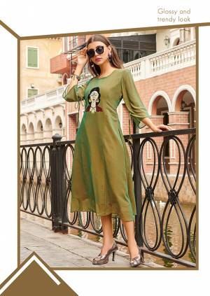 Simple and Elegant Looking Designer Readymade Kurti Is Here In Green Color Fabricated On Georgette. It Is Light In Weight And Easy To Carry All Day Long. 