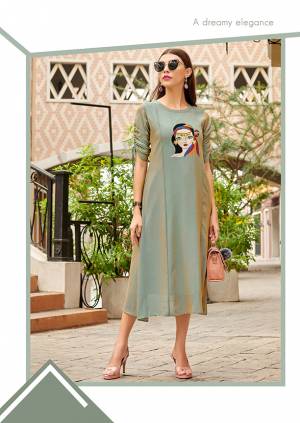 Flaunt Your Rich And elegant Taste Wearing This Designer Readymade Kurti Fabricated On Georgette. It Has Unique Sleeve Pattern With Vintage Print Over Front. 