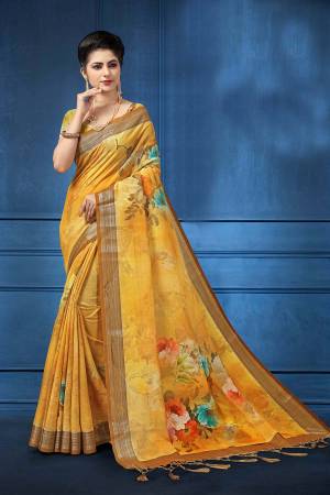 Grab This Pretty Printed Saree For Your Semi-Casuals. This Saree And Blouse Are Fabricated On Linen Beautified With Digital Prints All Over It, This Saree Is Light In Weight And Easy To Carry All Day Long. 