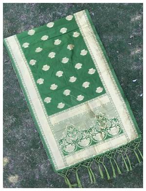 For A Proper Traditional Look, Pair Up Your Simple Attire With This Trendy Banarasi Art Silk Fabricated Dupatta. It Is Beautified With Weave All Over. Also It Is Light In Weight And Easy To Carry All Day Long. 