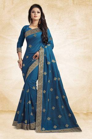 Grab This Designer Silk Based Saree In Blue Color Paired With Blue Colored Blouse. This Saree And Blouse Are Silk Fabricated Beautified With Jari Embroidery And Stone Work. Buy Now.