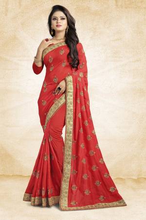 Grab This Designer Silk Based Saree In Red Color Paired With Red Colored Blouse. This Saree And Blouse Are Silk Fabricated Beautified With Jari Embroidery And Stone Work. Buy Now.