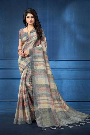 Grab This Pretty Printed Saree For Your Semi-Casuals. This Saree?And Blouse Are Fabricated On Linen Beautified With Digital Prints All Over It, This Saree Is Light In Weight And Easy To Carry All Day Long.
