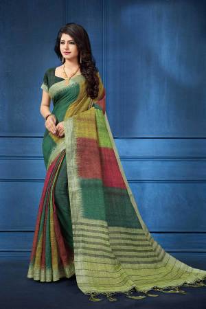 dd This Pretty Saree For your Semi-Casual Wear With Digital Prints All Over. This Saree And Blouse Are Fabricated On Linen Which Ensures Superb Comfort All Day Long