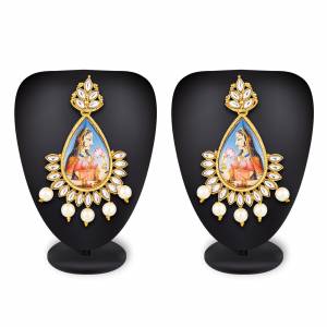 New And Unique Printed Patterned Designer Earrings Set Is Here To Pair Up?With Your Heavy ethnic Attire. You Can Pair This With Either Same Or Any contrasting Colored Attire. Buy Now.