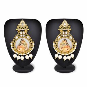New And Unique Printed Patterned Designer Earrings Set Is Here To Pair Up?With Your Heavy ethnic Attire. You Can Pair This With Either Same Or Any contrasting Colored Attire. Buy Now.