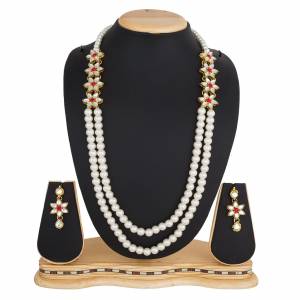 Grab This Very Pretty Pearl Necklace Set In White Color Beautified?With Stone Work. You Can Pair This Up With Same Or Any Contrasting Colored Traditional Attire. Buy Now