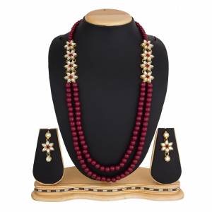 Grab This Very Pretty Pearl Necklace Set In Maroon Color Beautified?With Stone Work. You Can Pair This Up With Same Or Any Contrasting Colored Traditional Attire. Buy Now
