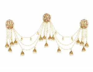 This Pretty Earring Will Give A More Trendy And Unique Look To Your Attire. It Is Light In Weight And Easy To Carry Throughout The Gala. 