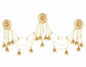 Grab This Stylish Heavy Earring. This Pretty Earring Is Beautified With Stones And Pearls Chains. Pair This Up With Any Of Your Attire.