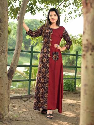 Add Some Lovely Kurtis To Your Wardrobe For This Summer With This Readymade Designer Kurti Fabricated On Rayon Beautified With Prints. It Is Light In Weight And Its Fabrics Ensures Superb Comfort All Day Long. 