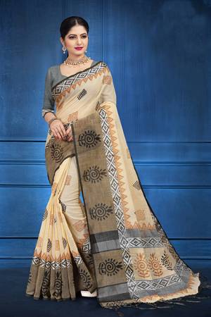 Add This Pretty Saree For your Semi-Casual Wear With Floral Prints All Over. This Saree And Blouse Are Fabricated On Linen Which Ensures Superb Comfort All Day Long