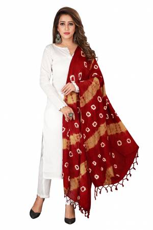 Here Is A Very Pretty Dupatta Perfect For Summers. This Pretty Dupatta Is Cotton Based Beautified With Bandhani Prints All Over It. Pait This Up With Any Same Or Contrasting Colored Kurti. 