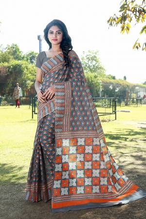 These Summer, Grab This Beautiful Printed Saree Which Is Light In Weight And Easy To Carry All Day Long. This Saree And Blouse are Fabricated On Handloom Cotton Beautified With Prints. 