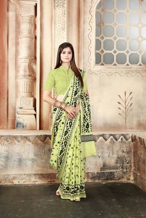 Beat The Heat With Some Casuals Wearing This Pretty Light Weight Saree Fabricated On Handloom Cotton. This Saree Is Beautified With Prints All Over And Plain Blouse. Buy Now.
