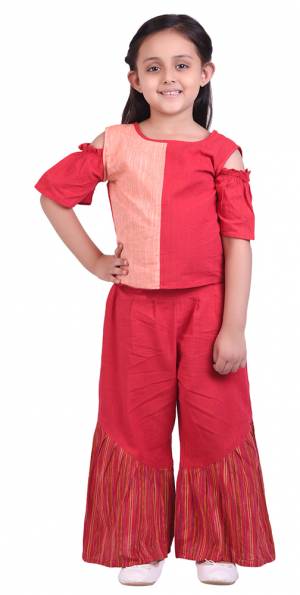 Pretty Simple Pair In Top And Pant Is Here With This Red & Peach Colored Top Paired With Peach Colored Bottom. This Pair Is Khadi Cotton Based Which Is Suitable For All Season And Ensures Superb Comfort. Buy Now