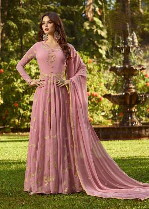Flaunt Your Rich And Elegant Taste In This Designer Floor Length Suit In Pink Color. This Pretty Suit Is Georgette Based Beautified with Jari And Thread Work. Buy This Suit Now.