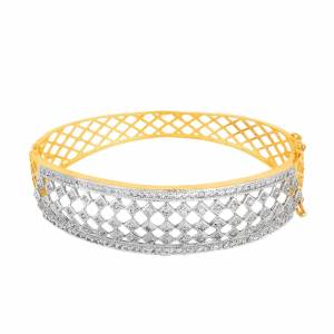 Give An Elegant Look To Your Wrist Wearing This Designer Bracelet In Golden Color Beautified With Attractive Diamond Work. This Bracelet Can Be Paired With Any Colored And Type Of Attire, Buy Now.