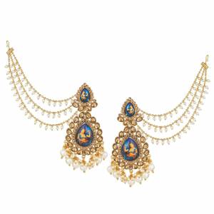 This Pretty Earring Will Give A More Trendy And Unique Look To Your Attire. It Is Light In Weight And Easy To Carry Throughout The Gala.