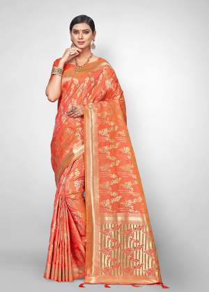 Grab This Beautiful Designer Silk Based Saree Which Gives A Rich Look To Your Personality. This Saree Is Fabricated On Jacquard  Silk Beautified With Attractive Weave.
