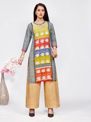 For Your Semi-Casuals, Grab This Readymade Printed Kurti Fabricated On Linen. This Kurti Is Light In Weight And Perfect For Summers. It Can Be Paired With Leggings, Plazzo Or Pants As Per Your Comfort.