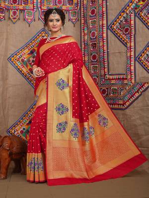 For A Rich And Elegant Look, Grab This Designer Silk Based Saree In Red Color. This Saree Is Fabricated On Jacquard Silk Paired With Art Silk Fabricated Blouse Beautified With Heavy Weave All Over It.