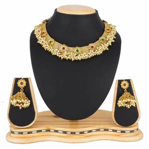 Grab This Heavy Necklace Set For The Upcoming Wedding Season. Pair This Up With Your Heavy Ethnic Attire And also It Can Be Paired With Any Colored Attire. Buy Now