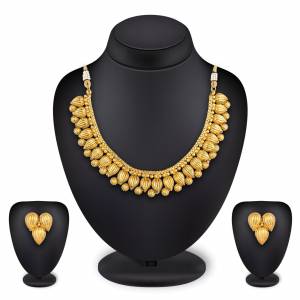 Rich And Elegant Looking Designer Necklace Set Is Here In Golden Color. This Beautifully Crafted Designer Set Can Be Paired With Any Colored Ethnic Attire Which Gives An Elegant Look To The Neckline. Buy Now.