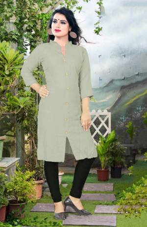 Add Some Casuals With This Plain Readymade Kurti In Pastel Green Color Fabricated On Cotton. This Kurti Is Light Weight, Soft Towards Skin, Durable And Also Available In All Regular Sizes, Buy This Simple Kurti Now.