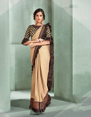 A fresh spin to the conventional saree, this ruffled hem design is a subtle yet statement-making beauty. 